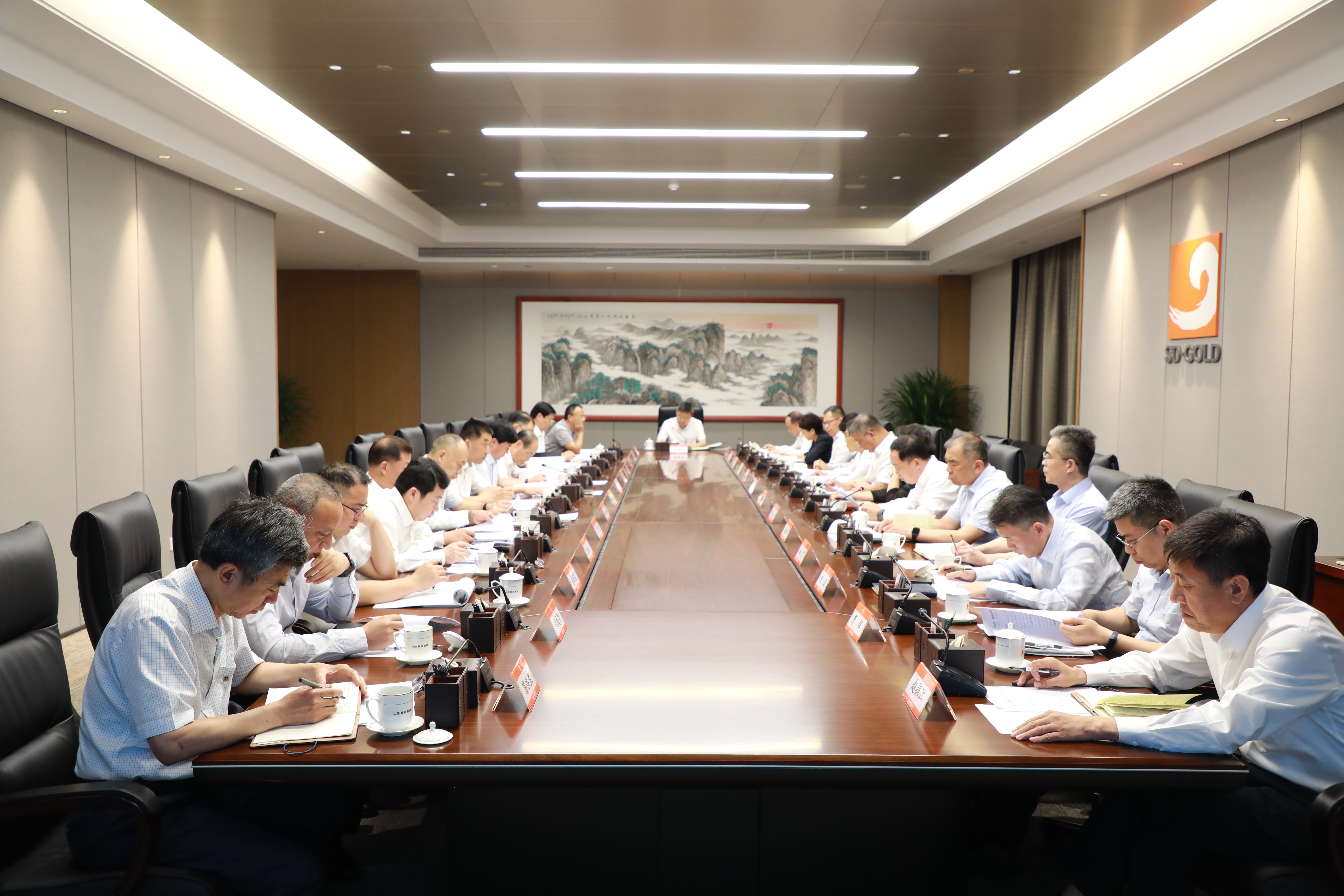 集團(tuán)召開總部各部室（中心）工作情況匯報(bào)會