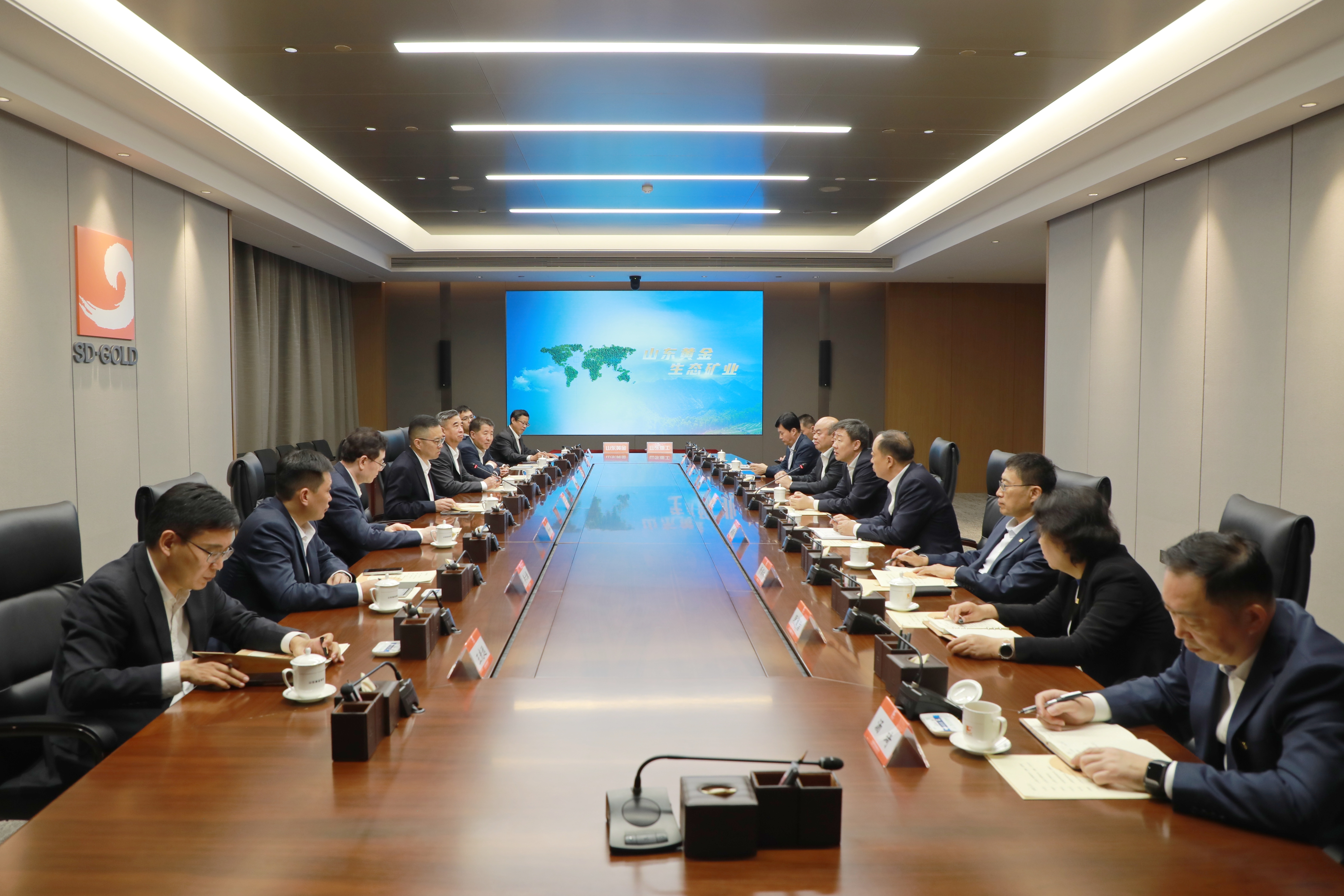 集團(tuán)與山東重工集團(tuán)簽署戰(zhàn)略合作協(xié)議